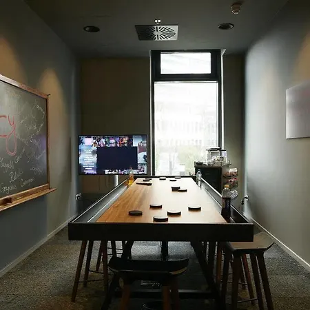 Moxy Frankfurt Airport Hotel