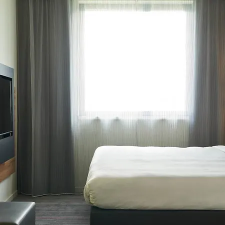 Szálloda Moxy Frankfurt Airport 4*