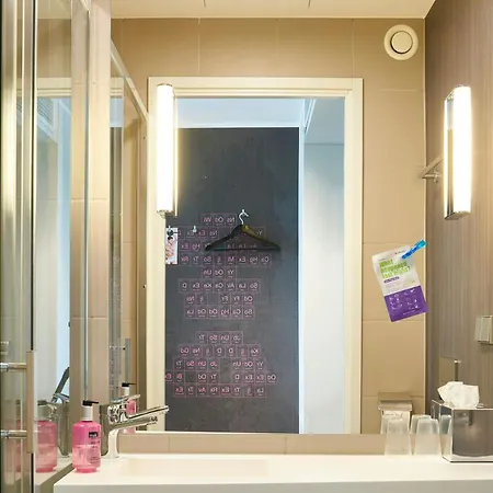 Hotel Moxy Frankfurt Airport 4*