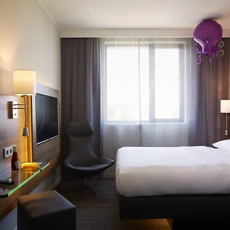 Moxy Frankfurt Airport Hotel 4*