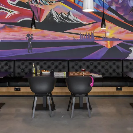 Moxy Frankfurt Airport Hotel 4*