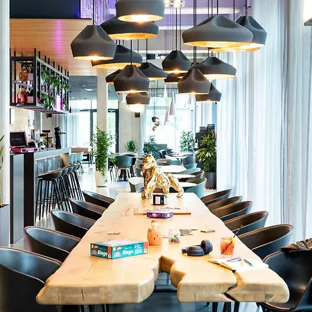 Moxy Frankfurt Airport Hotel 4*