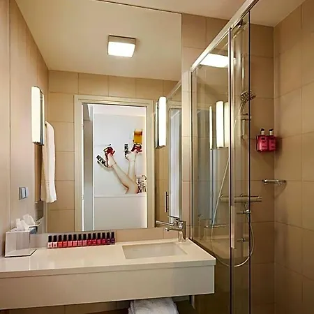 Moxy Frankfurt Airport Hotel