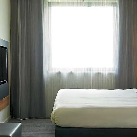 Moxy Frankfurt Airport Hotel 4*