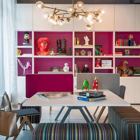 Hotel Moxy Frankfurt Airport 4*