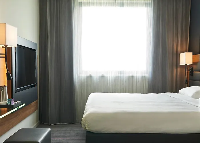 Hotel Moxy Frankfurt Airport 4*