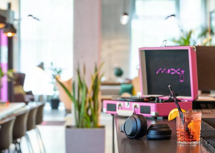 Moxy Frankfurt Airport Hotel Frankfurt am Main