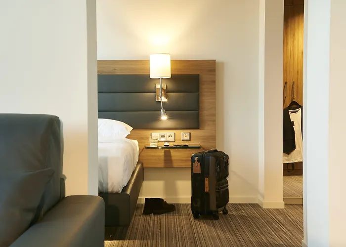 Moxy Frankfurt Airport 4*