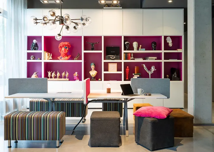 Hotel Moxy Frankfurt Airport 4*