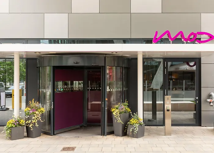 Moxy Frankfurt Airport 4*