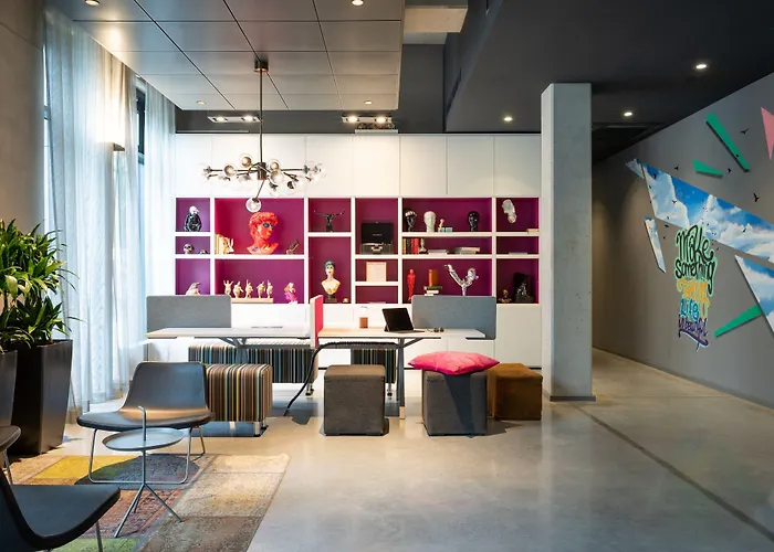 Moxy Frankfurt Airport Hotel