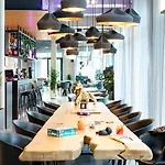 Moxy Frankfurt Airport Hotel 4*
