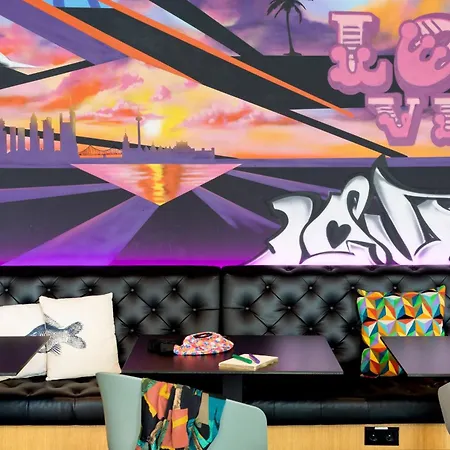 Отель Moxy Frankfurt Airport Франкфурт-на-Майне