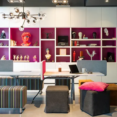 Szálloda Moxy Frankfurt Airport 4*