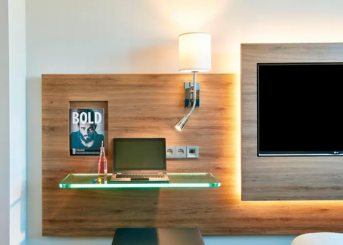 Отель Moxy Frankfurt Airport 4*