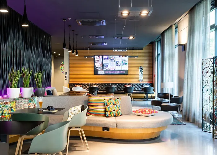 Отель Moxy Frankfurt Airport 4*