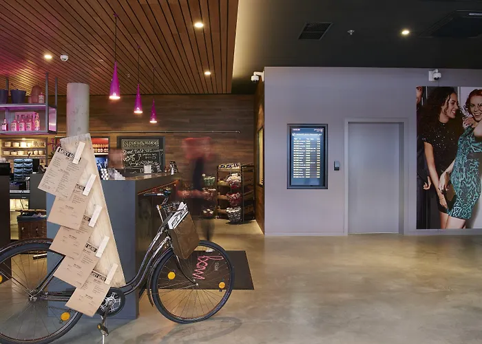 Moxy Frankfurt Airport Отель