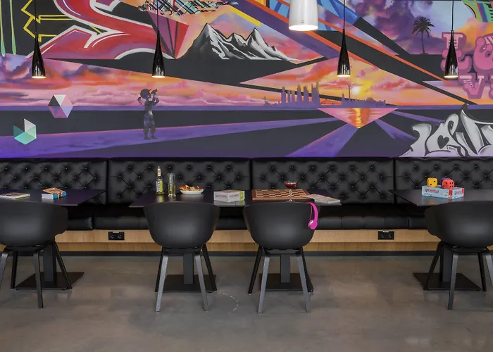 Moxy Frankfurt Airport Отель 4*