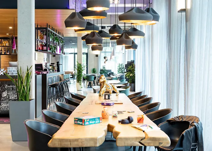 Moxy Frankfurt Airport Hotel 4*