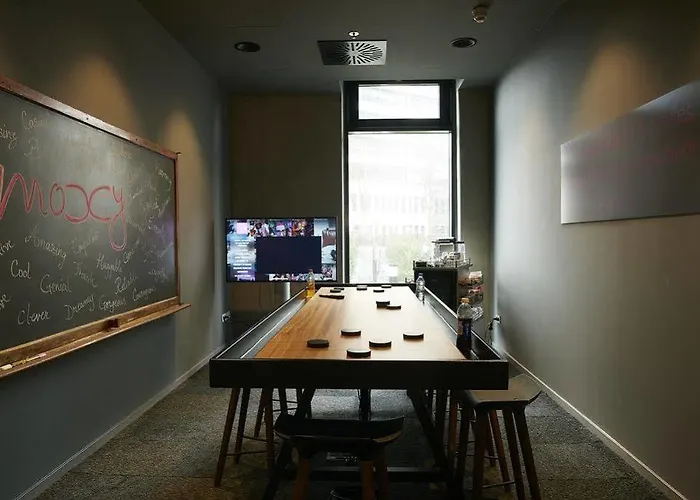 Moxy Frankfurt Airport Отель